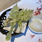 五色 - 揚物　稚鮎、たらの葉 天麩羅
