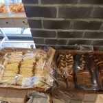 ブーランジェリーパティスリー アンド アンティーク - サンドイッチ、甘い系のパン