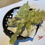 五色 - 揚物　稚鮎、たらの葉 天麩羅