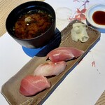 五色 - 食事　バチ鮪 中トロ、愛媛県産 方々、鹿児島県産 鰹
　　　握り寿司三貫
留椀　赤出汁椀