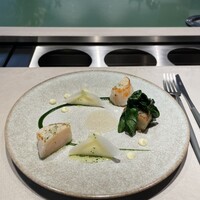 Tinc gana - 帆立のソテー、豚の脂でつくったペロータ、大根のラビオリ（前菜2種）