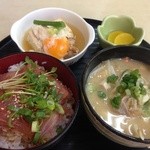Kurihara Shokudou - 日がわり定食750円 マグロ丼、鳥と豆腐の卵とじ、豚汁（麺類と選択）