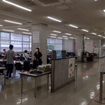 明治大学 生田学生食堂 - 2階にあるメインの学食は3階の他にもパン屋、麺専門店もあります。