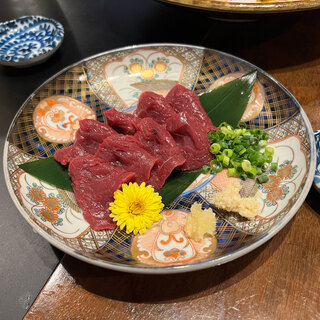 [Our shop is very popular! ] Kurume horse sashimi