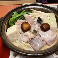 いけす無門 新宿 - 特選ふぐコース
                      ふぐちり鍋
                      野菜盛り合わせ