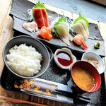 光る海 - 刺身定食