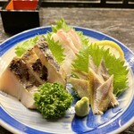 Akitakiritampoya - 刺身三種盛り 1280円 ※サワラ炙り、カンパチ、ハタハタ(秋田県魚、酢で締めてある)
                        2023年8月6日