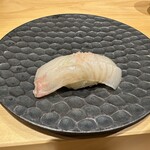 奴寿司 - ヒラメ