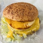 マクドナルド - 指で穴あくバンズ。