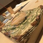 鮨　いの - この辺りから大将自身が一番美味しく感じるシャリの大きさ(シャリおおめ)にしてもらいました。写真では伝わらない。