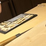 鮨　いの - 柔らかく仕上げられていないものは焼き直し。