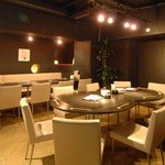 我や - お洒落な店内