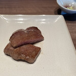 焼肉うしごろ - 極みタンはカットして牛タンみたいになります。