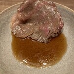 焼肉うしごろ - タレは非常に甘く、すき焼きの割下風です。