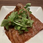 焼肉うしごろ - サーロイン旨辛ダレの焼いた後です。白飯が恋しくなる圧倒的な美味さ。