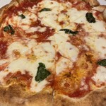 カプリチョーザ - チーズ増増のピザ