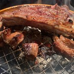 Yakiniku Niku Terasu - 渋谷店限定骨つきカルビ