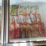 高良山茶屋　望郷亭 - 地元の丸永製菓のアイスいろいろ置いてあります。