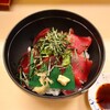 おかざき - 鉄火丼(1,000円)
                  冷やし茶碗蒸し･すまし汁付き