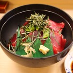 おかざき - 鉄火丼(1,000円)
      冷やし茶碗蒸し･すまし汁付き