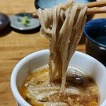 Takuan - そばつゆにトロロとたまご入れて蕎麦を潜らせます