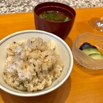 喜扇亭 - ガーリックライス、赤だし、カリモリ漬け