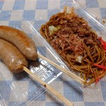 Joujou - 三河みりん醤油フランク(400円)知多牛(大盛？)焼きそば(500円)