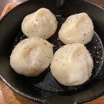 酒と肴 なかむら - 肉汁鉄鍋風餃子