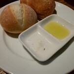 文化洋食店 一本松kitchen - パン、岩塩、オリーブオイル