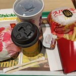 マクドナルド - ガーリックシュリンプバーガー ポテトm コーラm ナゲット5P（炭火焼き鳥風ソース）倍スパチキ カフェラテs