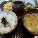 笹舟 - サービス定食のご飯・味噌汁・小鉢・漬物