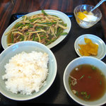 龍門 - Aランチ(ピーマンと細切り肉炒め)600円