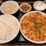 Fukuryuu - 迷ったらコレ！…エビ卵チリソース炒め定食♪玉子スープとザーサイ？お漬物？と杏仁豆腐♪