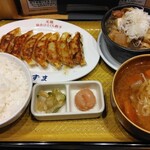 Ganso Sendai Hitokuchi Gyouza Azuma - 牛塩煮込み・餃子定食