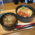 Torikamome - 贅沢鴨親子丼 1080円
                追加鴨肉 +300円、イクラのせ +300円、スープをミニ蕎麦に変更 +280円