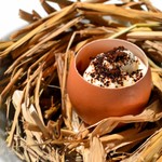 ライラ - 卵の料理。藁は鳥の巣をイメ－ジしている。
