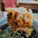 Hakone Soba - 新生姜のミニかき揚げ天と厚切りベーコン天そば（650円）