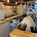 Shokudonya Kaku - 店内をパシャ
                      平日の11時半過ぎ