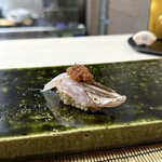 Sushi Okada - カマス-梅肉和えのトビコのせ-