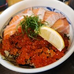 マルトモ水産 鮮魚市場 - 限定、親子海鮮丼 サーモンがただただうまかった