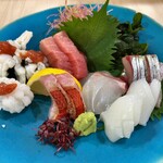 旬菜和味 - 造り盛り合わせ(本鮪、鯛、鱧湯引き、金目鯛、しまあじ、いか)