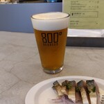 800°DEGREES CRAFT BREW STAND - 横浜ビア　ペールエール　L　1300円、炙り鯖スモークハム食べかけ