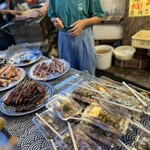 小田原屋 - 店先で、炭火焼きして出来立てを販売しています
