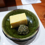 鮨匠 のむら - 飛び魚の薩摩揚げ(のむらオリジナル、飛び魚は鹿児島県屋久島産)、出汁巻き玉子