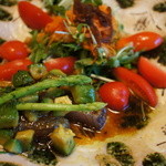 山ごぼう - タマネギのステーキ・アボカドソース。こちらもタマネギと思えないくらい濃厚。