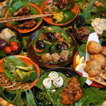 山ごぼう - 籠入り前菜。レギュラーの美味しいモノと、季節のモノのバランスがいい！