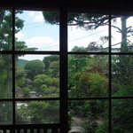アーボ - 窓から見える日本庭園