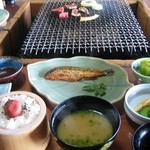 大幸園 - 御飯に梅干し♪美味しそ〜な見た目です