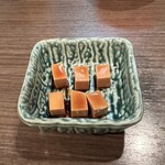 ヤーマン - お通し ニンニク醤油漬チーズ
            2023年8月6日