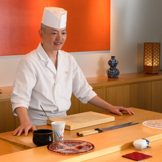 Together with his twin brother, he aspires to become a sushi chef and each set up a restaurant in the same area of Fukuoka.